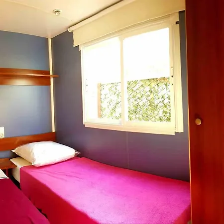 Camping Mobilhome 4 Personnes *