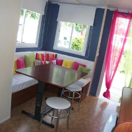 Mobilhome 4 Personnes Camping *